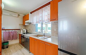 Fridge, stovetop, dishwasher, coffee/tea maker