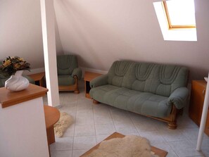 TV - Holiday apartment with garden, balcony and air conditioning (Balatonfenyves)
