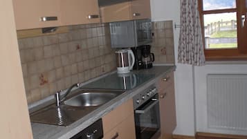 Kühlschrank, Mikrowelle, Ofen, Geschirrspüler