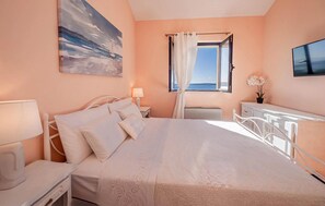 4 室のベッドルーム、セーフティボックス (室内)、WiFi (無料)、ベッドシーツ