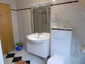 Shower - Rügen-Fewo 86 - Apartment OG (Ralswiek)