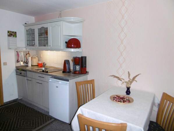 Kühlschrank, Geschirrspüler