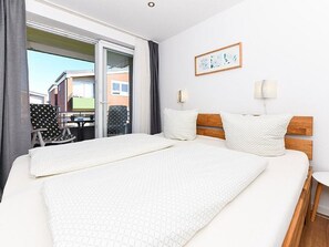 2 bedrooms, travel crib, WiFi