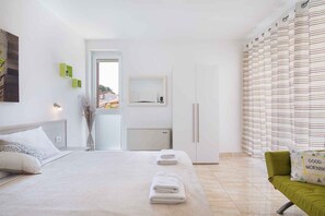 Travel crib, internet