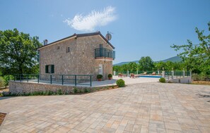 Exterior - Lovely home in Grubine (Grubine)