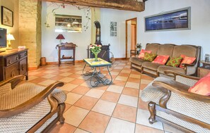 TV, fireplace - Cozy home in St. Germain du Pert (St. Germain du Pert)