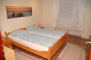 2 habitaciones, tabla de planchar con plancha, wifi y ropa de cama