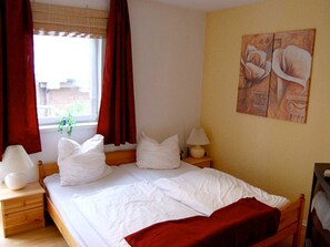 1 bedroom, desk, WiFi, bed sheets