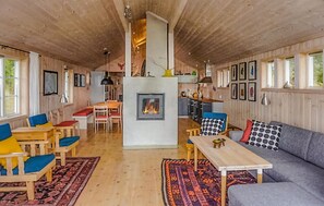 Fireplace - Amazing home in Sjusjøen with kitchen (Sjusjøen)