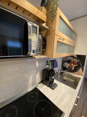 Fridge, microwave, dishwasher, coffee/tea maker