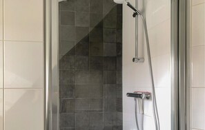 Combined shower/tub