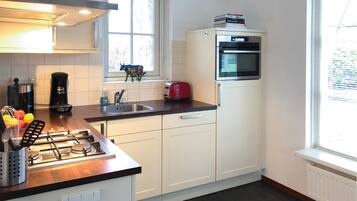 Fridge, stovetop, dishwasher, coffee/tea maker