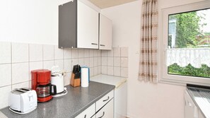 Kühlschrank, Mikrowelle, Hochstuhl