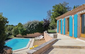 Outdoor pool - Amazing home in Roussillon with WiFi (Roussillon)