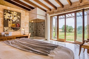 4 Schlafzimmer, Bügeleisen/Bügelbrett, kostenloses WLAN, Bettwäsche