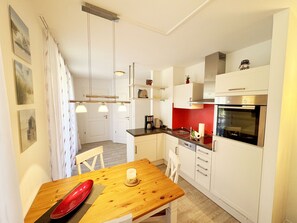 Fridge, oven, dishwasher, coffee/tea maker