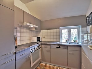 Kühlschrank, Mikrowelle, Ofen, Geschirrspüler