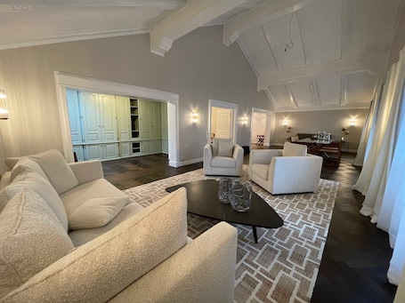 TV. Superior Double Room - Bio Design Boutique Hotel Landhaus St. Georg