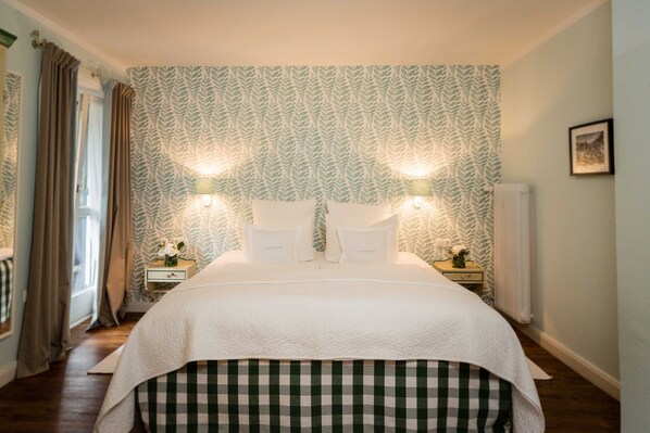 Unclassified image, 1 of 24, button