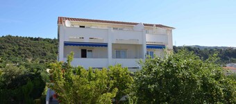 Lïżœïżœgenhet med satellit-TV och tillgĂ„ng till Internet