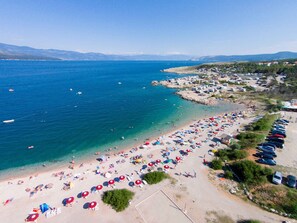 Una spiaggia nelle vicinanze