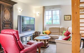 TV, stereo - Awesome home in Morsalines with WiFi (Morsalines)