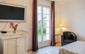 3 bedrooms, travel cot, free WiFi