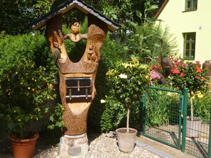 Unclassified image, 2 of 16, button