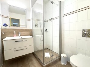 Shower, hair dryer, towels - Vacation apartment 2.29 Inselstrand - Holiday apartment 2.29 (Heringsdorf)