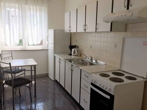 Frigorifero, forno, piano cottura