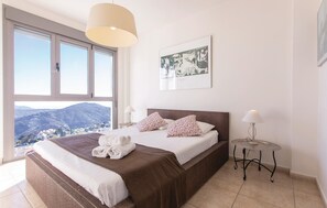 4 slaapkamers, reisbedje, gratis wifi, beddengoed