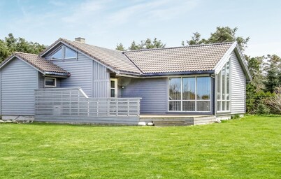 5 bedroom lovely home in Kleppe