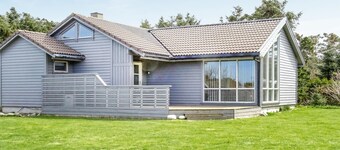 5 bedroom lovely home in Kleppe