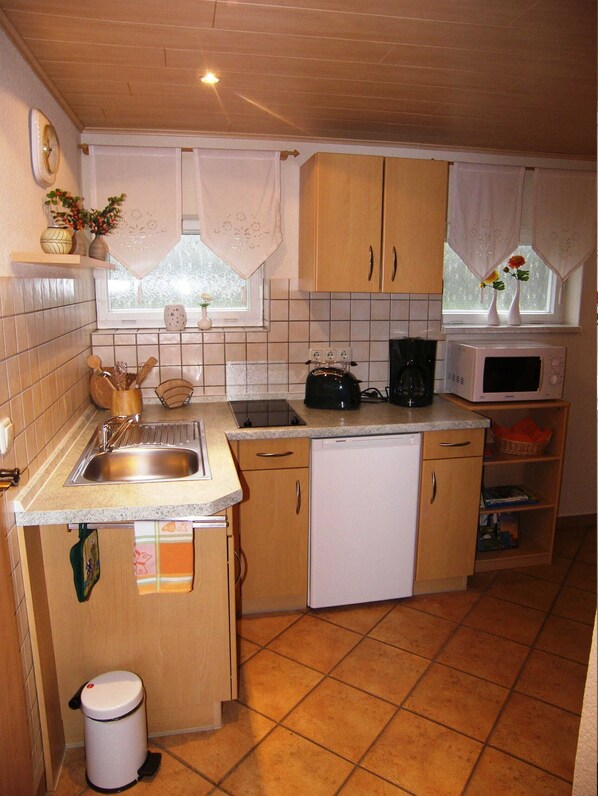 Fridge, microwave, coffee/tea maker, electric kettle