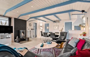 Fernseher, Kamin, DVD-Player