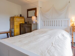 2 Schlafzimmer, Schreibtisch, Reisekinderbett