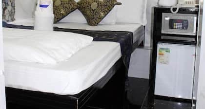 Pay-Less Guest House - Hostel