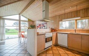 Refrigerador, parrilla de estufa, lavavajillas y cafetera y tetera 