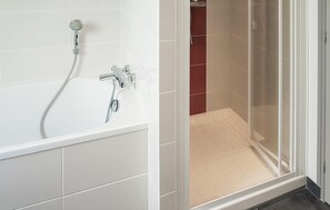 Combined shower/bathtub