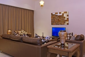Studio | Living room | LED TV - Piks Key - Central Park Towers (Dubai)