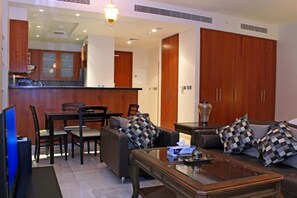 Studio | Living area | LED TV - Piks Key - Central Park Towers (Dubai)
