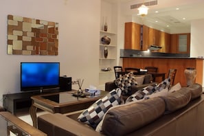 Studio | Area keluarga | TV LED