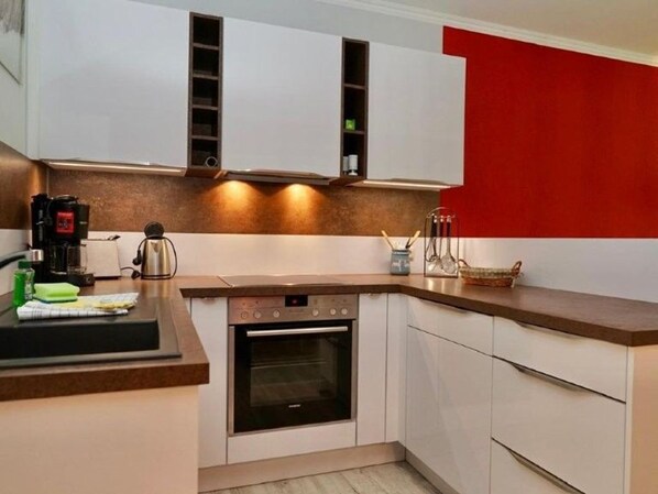 Fridge, oven, dishwasher