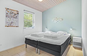 4 bedrooms, travel cot, free WiFi