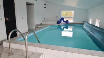 Indendørs pool
