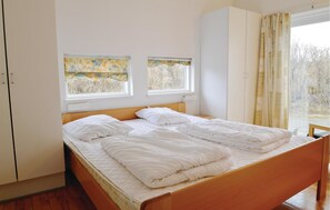 4 bedrooms, travel cot, free WiFi