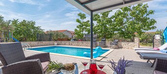 5 bedroom lovely home in Cista Velika