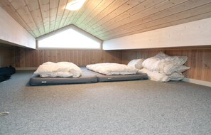 3 bedrooms, travel crib, free WiFi