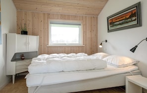 3 bedrooms, travel cot, free WiFi