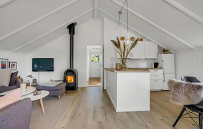 TV, fireplace - 3 bedroom awesome home in Blåvand (Blåvand)
